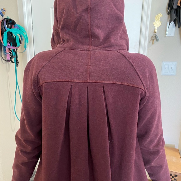 Lululemon Pleat to Street hoodie size 2 - Picture 6 of 6
